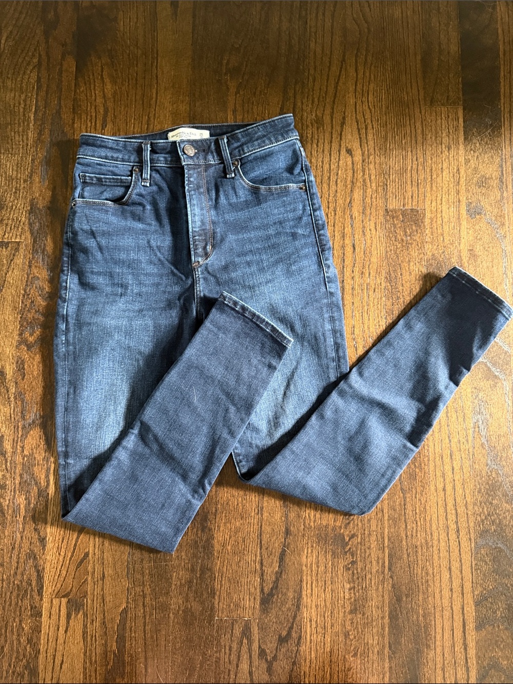 Abercrombie & Fitch High-Rise Skinny Jeans in Dark Blue Wash